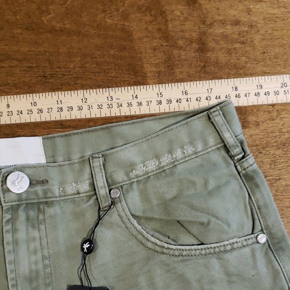 One Teaspoon Women's Olive Green Distressed Khaki Rollers Shorts 32 - Picture 7 of 8